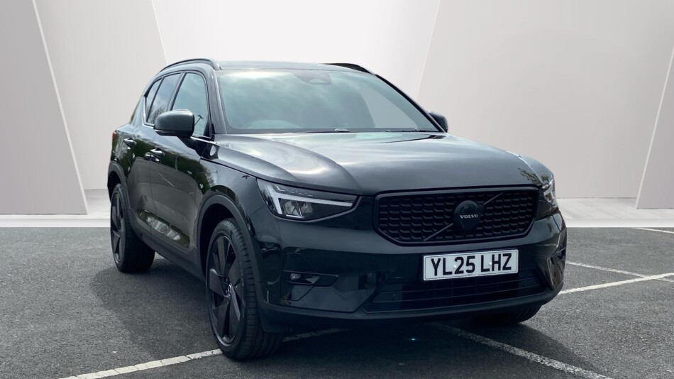Volvo XC40 2.0 B4P Plus Black Edition 5dr Auto Petrol Estate